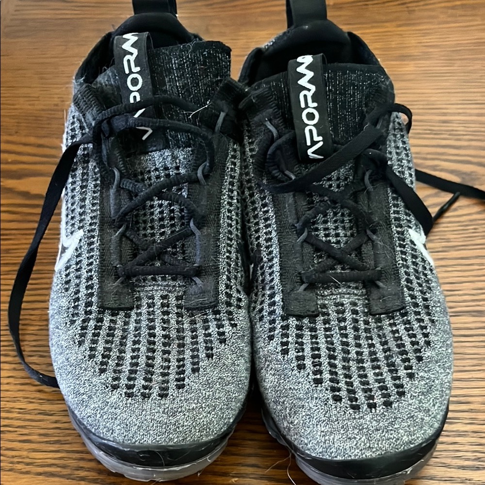 Nike Kids Black and Gray Sneakers